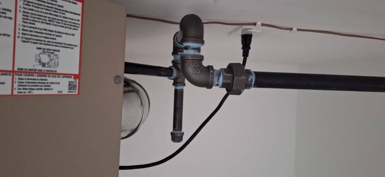 Gas shut-off valve and union at an appliance connection